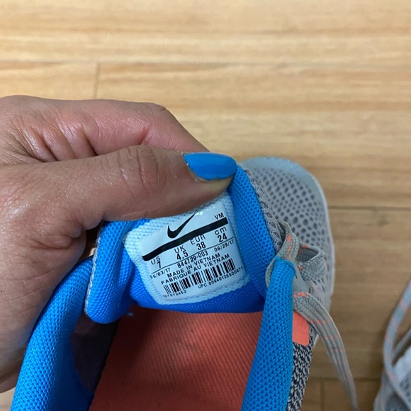Nike women’s runners - Picture 3 of 4